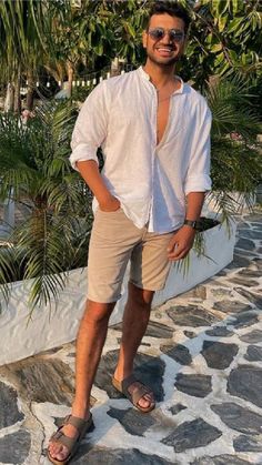 Mens Neutral Outfit Summer, Hawaii Men Outfit, Mens Holiday Outfits Summer, Resort Outfit Men, Mens Resort Wear Outfits, Summer Outfits With Shorts