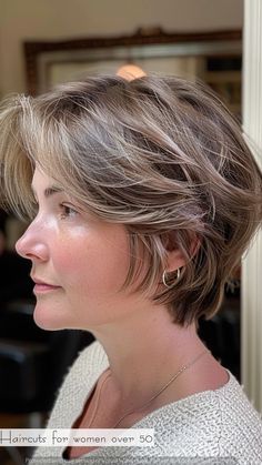 Over 50 Haircuts Short, Short Hair Cuts Wavy Hair, Short Hair For Women Over 50, Feminine Haircuts, Blonde Hair Blue Eyes Makeup, Modern Short Haircuts, Pelo Color Borgoña, Short Natural Curls, Hair Styles Long Hair