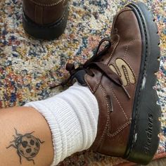 Vintage Skechers Outfit, Hozier Aesthetic Outfit, Hozier Tattoo, Andrew Hozier, Unreal Unearth, Quoi Porter, Funky Shoes, Brown Shoes, Shoe Inspo