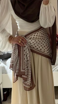 Vacay Fits, Wardrobe Aesthetic, Hijabi Fits, Modest Dresses Fashion, Everyday Fashion Outfits, Fashion Forever, Hijabi Outfits, Dubai Fashion, Hijabi Girl