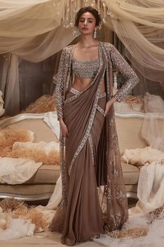 Drape Saree With Cape, Modern Sari Designs, Lengha Saree Draping, Drape Saree With Jacket, India Wedding Outfits, Pre Draped Saree Gown, Indo Western Saree Drape, Drape Saree Gowns, Bridal Sarees For Wedding