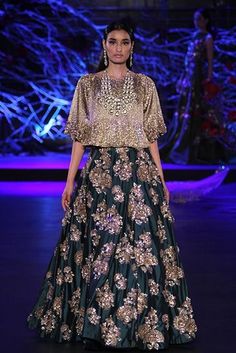 Pakistani Couture, Indian Bridal Lehenga, Amazon India, Indian Bridal Wear, Manish Malhotra, Indian Lehenga, Desi Style, Couture Week