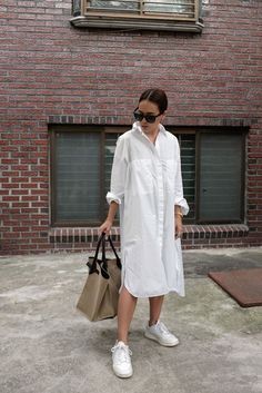 White Shirt Dress Outfit Classy, T-shirt Dress, Shirt Dress Outfit Classy, Shirt Dress Styling Ideas, How To Style White Shirt, Shirt Dress Outfit Ideas, Shirt Dress Styling, White Shirt Dress Outfit, Dress Shirt Outfit