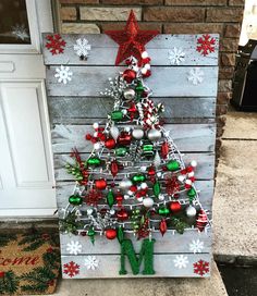 a christmas tree made out of wooden pallets