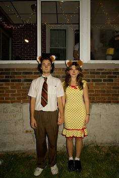 Fantastic Mr Fox Matching Pfp, Wallace And Gromit Costume, Fantastic Mr Fox Costume, Unique Couples Costumes, Fox Halloween Costume, Mr And Mrs Fox, College Couple, Halloween Couples Costume, Fox Halloween