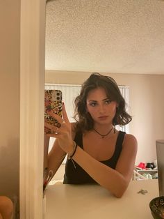 Short Hair Messy Bangs, Short Hair Aesthetic Wavy, Aesthetic Short Brown Hair, Haircuts For Round Faces Thick Hair, Above Shoulder Wavy Hair, Brown Short Hair Aesthetic, Bob Hairstyles Wavy Hair, Butterfly Haircut Wavy