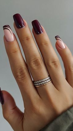 Short Gel Nails For Dark Skin, Nail Art Designs In Dark Color, Burgundy Nail Polish Designs, Gel Nail Designs Navy Blue, Winter Colours For Nails, Floral Tips Nails, October 2024 Nail Trends, Burgundy And Pink Nail Designs, Chianti Nails