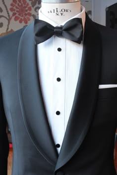 Tuxedo Ideas, Groom Suit Black, Designer Tuxedo, Men Tuxedo, Mens Suit Style, Formal Attire For Men, Grey Suit Men, Mens Dress Outfits