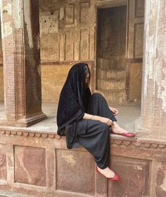 Hijab Dpz For Instagram, Desi Photography, Badshahi Masjid, Simple Suit Designs, Girly Dp, Beautiful Eyes Pics, Arabian Women, Casual Indian Fashion, Best Friend Gifs