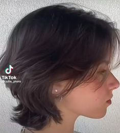 How To Wash Short Hair Properly, V Haircut Short Hair, Short Wolfcut 360 Photo, Short Layered Haircuts No Bangs, Short Woman Hairstyle, Really Short Hair With Layers, Wolf Cut Girls Short Hair