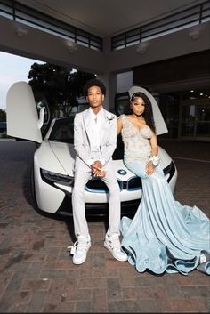 Silver Prom Outfits For Couples, White Suit Prom Couple, Prom Suits With Sneakers, Blue And Grey Prom Couple, Silver Prom Suit Black Men, Grey Prom Suit Black Men, Silver Prom Suit, Prom Cars Ideas, Prom Suits For Men Blue