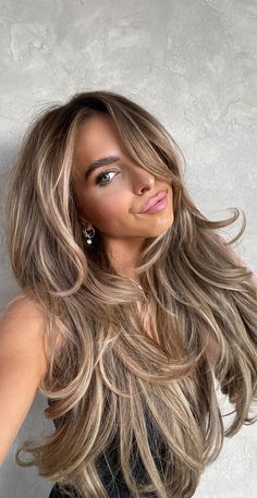 Brown Hair Inspo, Brunette Hair With Highlights, Brown Hair Balayage, Blonde Hair Inspiration, Brown Blonde Hair, Hair Color Balayage, Hair Inspiration Color, Hair Inspo Color