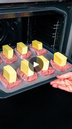 1M views · 5.5K reactions | Die neue Art, Fleisch zuzubereiten, die die Welt erobert! | Die neue Art, Fleisch zuzubereiten, die die Welt erobert!

Zutaten:
Schweinekotelett: 1.2 kg
weiche Butter: 150 g
Knoblauch: 15 g
Rosmarin: 6 g
süße... | By Cookrate - Deutschland | Facebook Cook Meat, Seasoned Butter, Sweet Paprika, Canned Mushrooms, The Onion, Pork Chop, Grated Cheese, Cooking Meat, Pork Chops