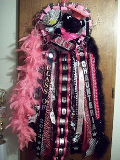 Homecoming Mum Ideas, Pink Mum, Mum Ideas, Graduation Crafts