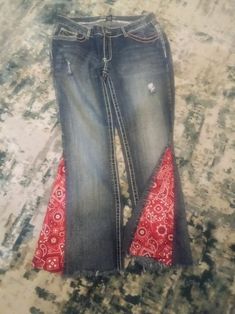 Ladies size 14 amethyst jeans handcrafted into hippie bellbottom jeans. Embroidered accents. One of a kind, unique and perfect for your concerts or party nights. Exactly as pictured 1970 Clothing, Concert Jeans, 1970 Outfits, Jeans Crafts, Hippie Jeans, Hippie Party, Jean Crafts, Womens Jeans, Different Outfits