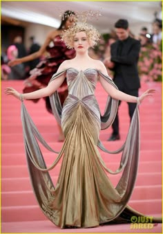 Met Gala Inspired Outfits, Gala Outfits, Met Gala Outfits, Julia Garner, Met Gala Dresses, Gala Outfit, Modus Operandi, Fashion Sketchbook