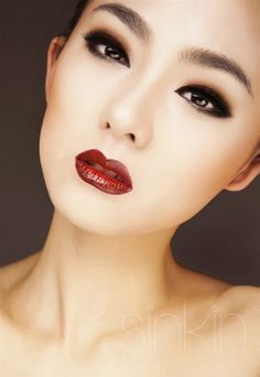 Asian makeup Asian Smokey Eye, Asian Makeup Trends, Asian Makeup Tips, Face Makeover, Medium Highlights, Party Make-up, Blue Lipstick, Asian Ladies