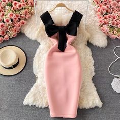 light luxury, bodycom dress, halter dress, big bow temperament dressMaterial:blendedColor:black,white,pinkStyle:sexyFeatures:bowknotSize(CM):S,M,L1inch=2.54cmS:bust:86,length:114,waist:74&ltp&gtM:bust:90,length:115,waist:78</p>&ltbr/>&ltp&gtL:bust:94,length:116,waist:82</p>&ltbr/>&ltp&gtAll items will arrive in 20-25 business days, if you have an emergency, please contact us to upgrade logistics.</p>&ltbr/>&ltp&gtNeed to add Dress Big Bust, Gold Velvet Dress, Sleeveless Pencil Dress, Banquet Dresses, Dress Open Back, Short Party Dress, Big Bust, Suspender Skirt, Gold Velvet