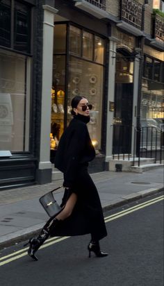 Winter Trip Outfits, Millennial Woman, Heels Boots Outfit, Autumn Ootd, Black Skirt Outfits, Winter Boots Outfits, Elegantes Outfit Frau, Black Boots Outfit, Turtleneck Outfit