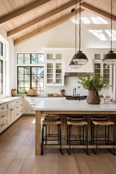 modern farmhouse kitchen with island and exposed beams Kitchens 2024, Kitchen Trends 2024, Barndo Ideas, Island Cabinets, Modern Farmhouse Kitchen Decor, Interior Ceiling, Kitchen Makeovers, Island Bench, Casa Country