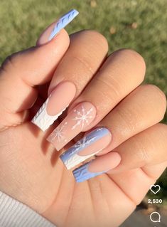 Simple Christmas Coffin Acrylic Nails, Winter Wonderland Nail Ideas, Christmas Nails Acrylic Coffin Simple, Sweater Nails French Tip, Classy Christmas Nails Square, Sweater French Tip Nails, Clean Christmas Nails, Cold Nails Winter, Christmas Nails Sweater