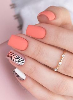 25 magnifiques ongles carr�és courts en acrylique pêche d’été : des styles simples et élégants à essayer French Tip Styles, Short Square Nail Designs, Uñas Color Coral, Simple French Tip, Natural Short Nails, Coral Gel Nails, Short Square Nail, Coral Nails With Design, Coral Nail Polish