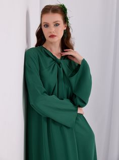 Model height: 177 CM 100% Polyester Length: 145 cm Elegant Green V-neck Long Sleeve Dress, Modest V-neck Formal Dress, Green Flowy Dress For Work, Elegant Long Sleeve Long Dress For Summer, Long Solid Color Dresses For Spring, Chic Green V-neck Long Sleeve Dress, Maxi Length Dresses For Work, Formal Long Sleeve Maxi Dress For Summer, Modest Flowy A-line Dress