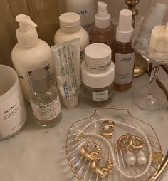 Clean girl aesthetic, skincare ideas #commissionearned Black Friday Shopping List, Ouai Hair Oil, Heat Protectant Hair, Advanced Night Repair, Vanity Decor, Hair Shine, Cream Eyeshadow, Beauty Icons, Jewelry Tray