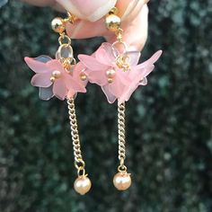 Lovely Handmade Earrings Floral Earrings Diy, Boucle D'oreille Diy, Diy Earrings Studs, Lucite Earrings, Anting Manik, Earrings Diy Handmade, Peach Earrings, Earrings Summer, Golden Chain