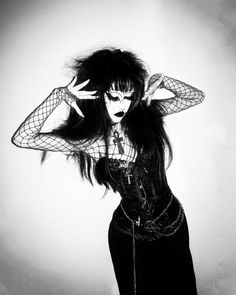 Sleeves Aesthetic, Goth Outfits Aesthetic, Traditional Goth, Top With Chain, Chain Embroidery, Goth Fits, Goth Outfit Ideas