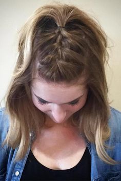 Casual and Easy Updos for Short Hair ★ See more: http://glaminati.com/casual-easy-updos-for-short-hair/ Easy Updos For Short Hair, Longbob Hair, 2016 Hair Trends, Updos For Short Hair, Hairstyles Diy, Long Hair Trends, Easy Updos, Peinados Fáciles Para Cabello Corto