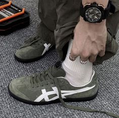 Onitsuka Tiger Burnt Olive Ae Outfits, Pretty Shoes Sneakers, Funky Shoes, Dad Shoes, Cute Heels, Asics Shoes, Onitsuka Tiger