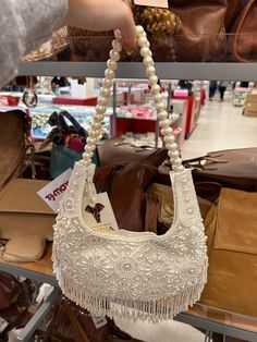 Tas Bahu, Sac Diy, Bridal Purse, Moda Chic, Bag With Chain, Purses For Women, Pearl Bag, Neue Outfits, Wedding White