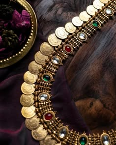 Kashmir Dress, Contemporary Gold Jewellery, Kasu Malai, Rajasthani Jewellery, Mala Designs, Kasu Mala, Gold Lockets, Mango Mala, Vintage Indian Jewelry