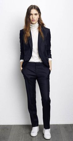 women's suit with sneakers Sneakers To Work, Suits And Sneakers, Minimalist Moda, Navy Dress Pants, White Turtleneck, Weekly Outfits, Black Suit