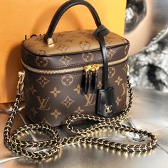 New W Receipt Lv Vanity Bag, Luxurious Backpack, Louis Vuitton Vanity, 2025 Wishlist, Louis Vuitton Duffle Bag, Louis Vuitton Galliera Pm, Designer Handbags Louis Vuitton, Makeup Cases, Cheap Louis Vuitton Handbags