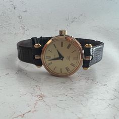 Vintage Gucci Watch Absolutely Stunning Good Condition As Is Vintage Gucci Watch, Gucci Watch, Gucci Jewelry, Jewelry Vintage, Brown Gold, Vintage Gucci, Womens Watches, My Jewellery, Vintage Jewelry