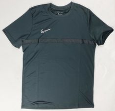 Gray Sports T-shirt With Team Name, Sports Team Gray T-shirt, Nike Gray Tops For Sports Events, Gray Nike Tops For Sports Events, Gray Sportswear T-shirt For Sports, Nike Sports T-shirt In Gray, Nike Gray Sports T-shirt, Gray Technical Short Sleeve T-shirt, Nike Soccer