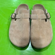 Women’s Neutral Faux Suede Clogs Nwot Size 39