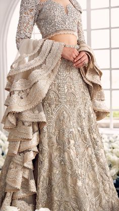 Indian Bridal 2023, Desi Wedding Nikkah, Mauve Wedding Lehenga, Modern Indian Bridal Lehenga, Lahnga Design Ideas Pakistani, Hindi Wedding Dress, Engagement Looks For Indian Bride, Bride Lengha, Pakistani Lengha