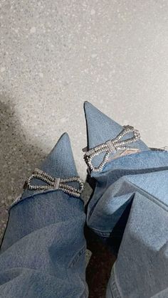 Dhgate Finds, Jeans Heels, Fancy Heels, Style Aesthetics, Neck Pieces Jewelry, Glitter Fashion, Heels Aesthetic, Denim Heels, Pointy Heels