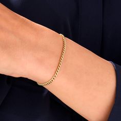 oval cable chain bracelet Engagement Rin, Gold Curb Chain, Dainty Gold Bracelet, Curb Chain Bracelet, Luxury Jewelry Brands, Everyday Bracelet, Gold Link Chain, Solid Gold Chains, Gold Bracelet For Women