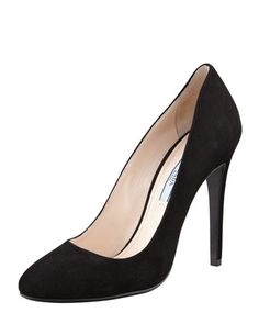 Prada Black Suede Round Toe Pumps Kate Middleton Shoes, Leather Stilettos, Mulberry Bayswater, Film Premiere, Black Suede Pumps, William Kate, Prom Shoes