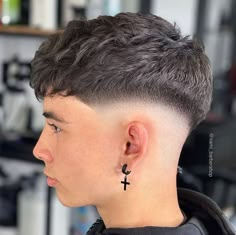 Style Undercut, Haircut Selfie, Short Fade Haircut, Photo Hijab, Curly Hair Fade, Mens Hairstyles Fade