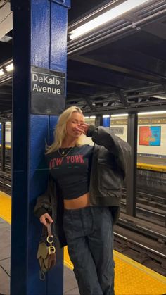 Outfits For The City, New York Poses, York Outfits, Nyc Pics, Travel Fits, Amanda Marie, Nyc Photoshoot, Nyc Lifestyle