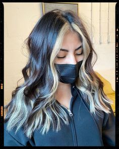 Hair Black And Peekaboo Hair, Black Top Blonde Underneath Hair, Dieing Hair Ideas, Black Blonde Hair Highlights, Accent Hair Streak, Black Hair With Peekaboos Blonde, Brunette Hair With White Streak, Two Toned Hair Styles