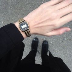 Vintage Watches Women Leather, Casio Vintage Watch, Pretty Watches, Stylish Watches Men, Casio Vintage, Clueless Outfits