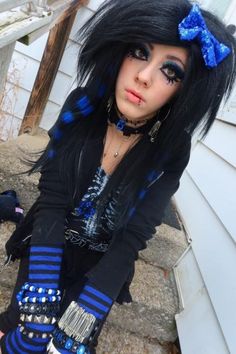 ☆ We need more blue in different shades, here is a a deeper blue instead of the turquoise/cyan blue. ☆ You get 2 extensions hand painted fromt and back☆ Thank you guys I love you all thanks for rhe support Scene Hair Extensions, Scenecore Hair, Clawed Beauty, Hair Y2k, Hair Clip In Extensions, Scene Queen, Emo Scene Hair, Comfort Person, Sally Face Game