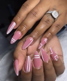 Miami Nails Ideas Almond, Simple Line Nail Designs, Line Art Nails, Shiny Nails Designs, Pretty Nail Designs, Instagram White