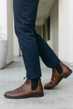 Easy and classy outfits have never been easier with Blundstone chelsea boots. Blundstone Outfit Mens, Teacher Fits